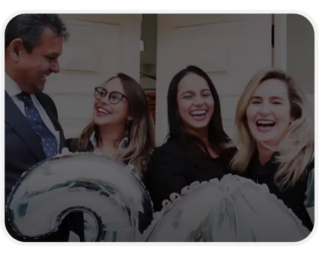 Prolar Imóveis team providing professional real estate guidance